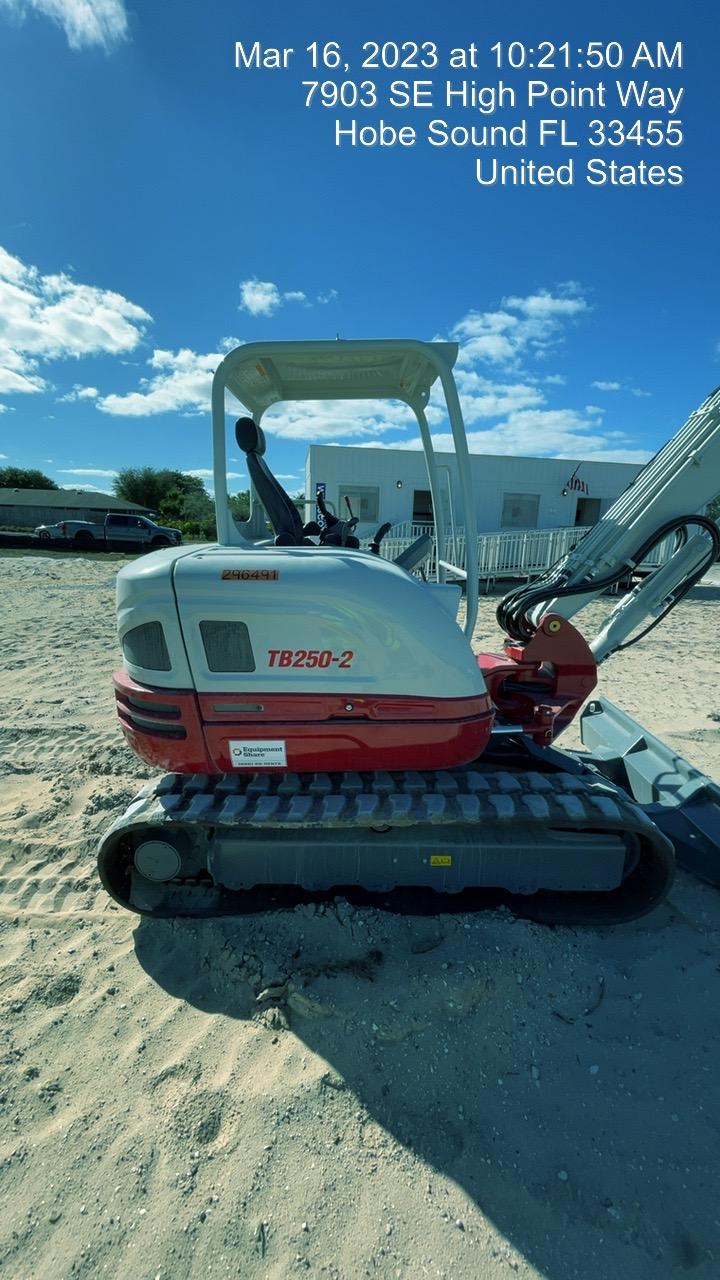 2023 TAKEUCHI TB250-2R