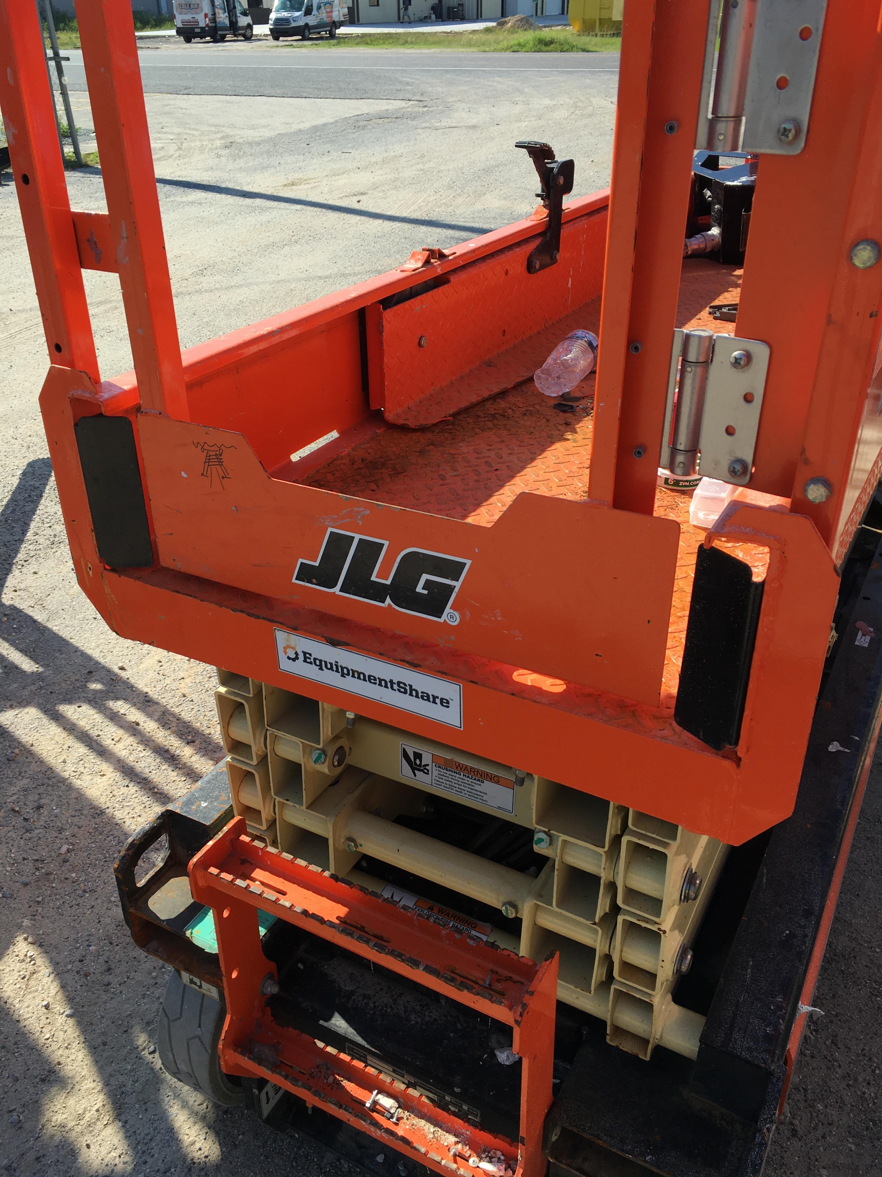 2021 JLG ES1932