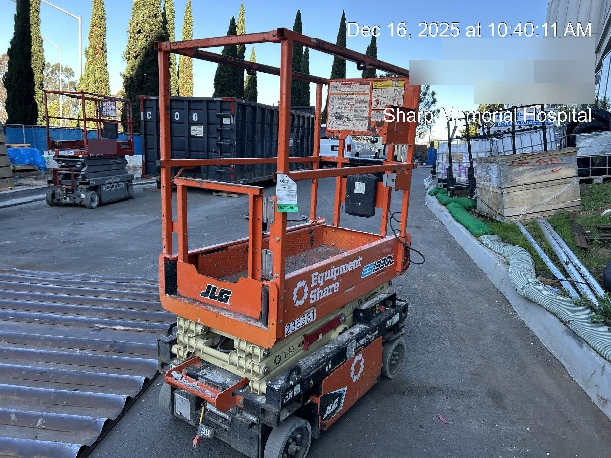 2022 JLG ES1330L