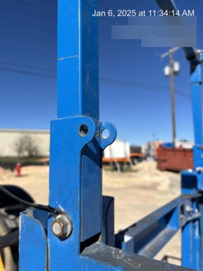 2019 Genie GS-2632 Folding rails with half height swing gate