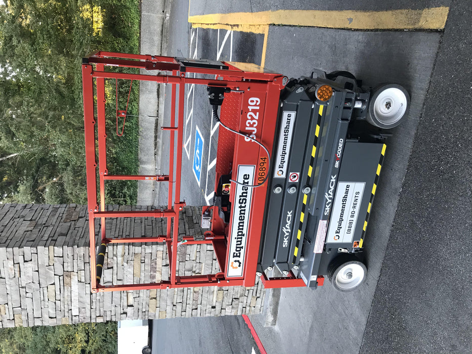 2020 Skyjack SJIII-3219 Solid NM Tires, Half height spring hinged entry gate, Dual Beacons, 800W Inverter