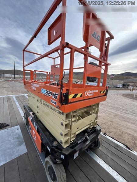 2022 JLG ES3246