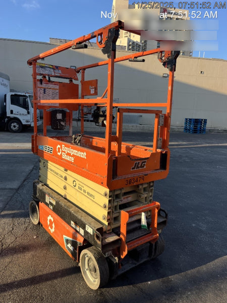 2023 JLG ES1932
