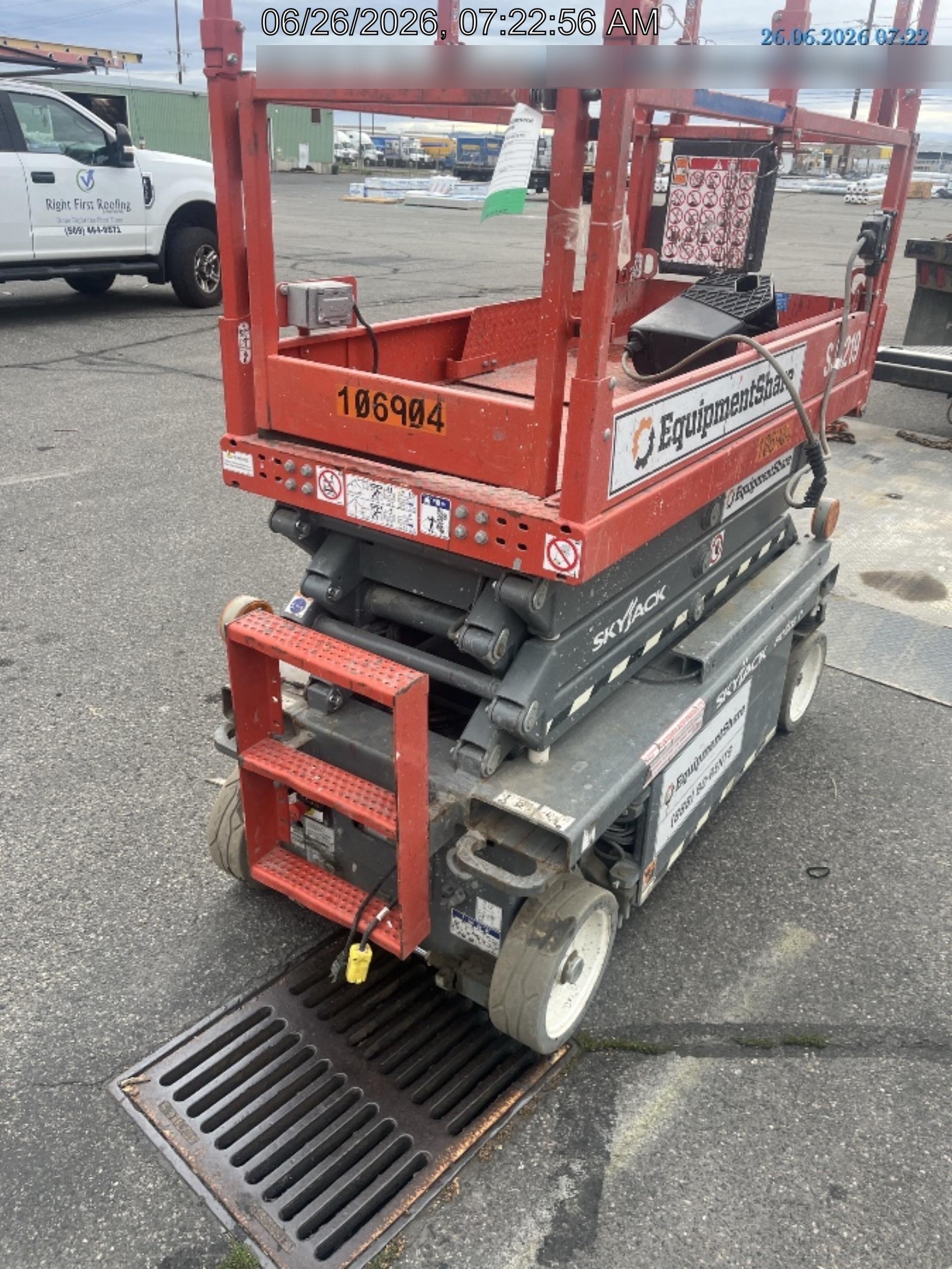 2020 Skyjack SJIII-3219 Solid NM Tires, Half height spring hinged entry gate, Dual Beacons, 800W Inverter