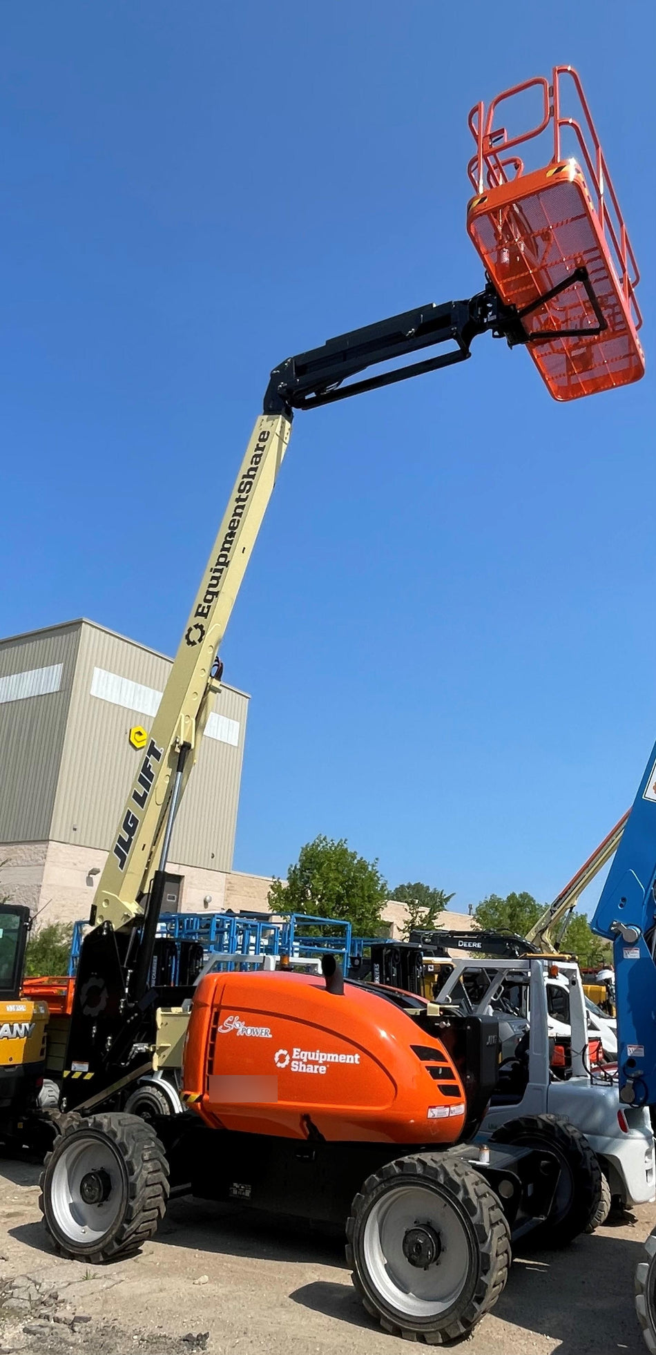 2023 JLG 600AJ