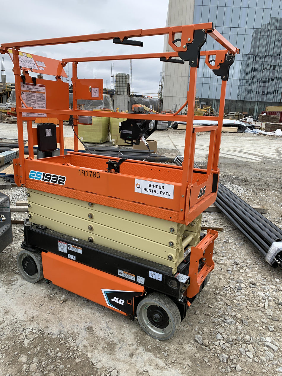 2021 JLG ES1932