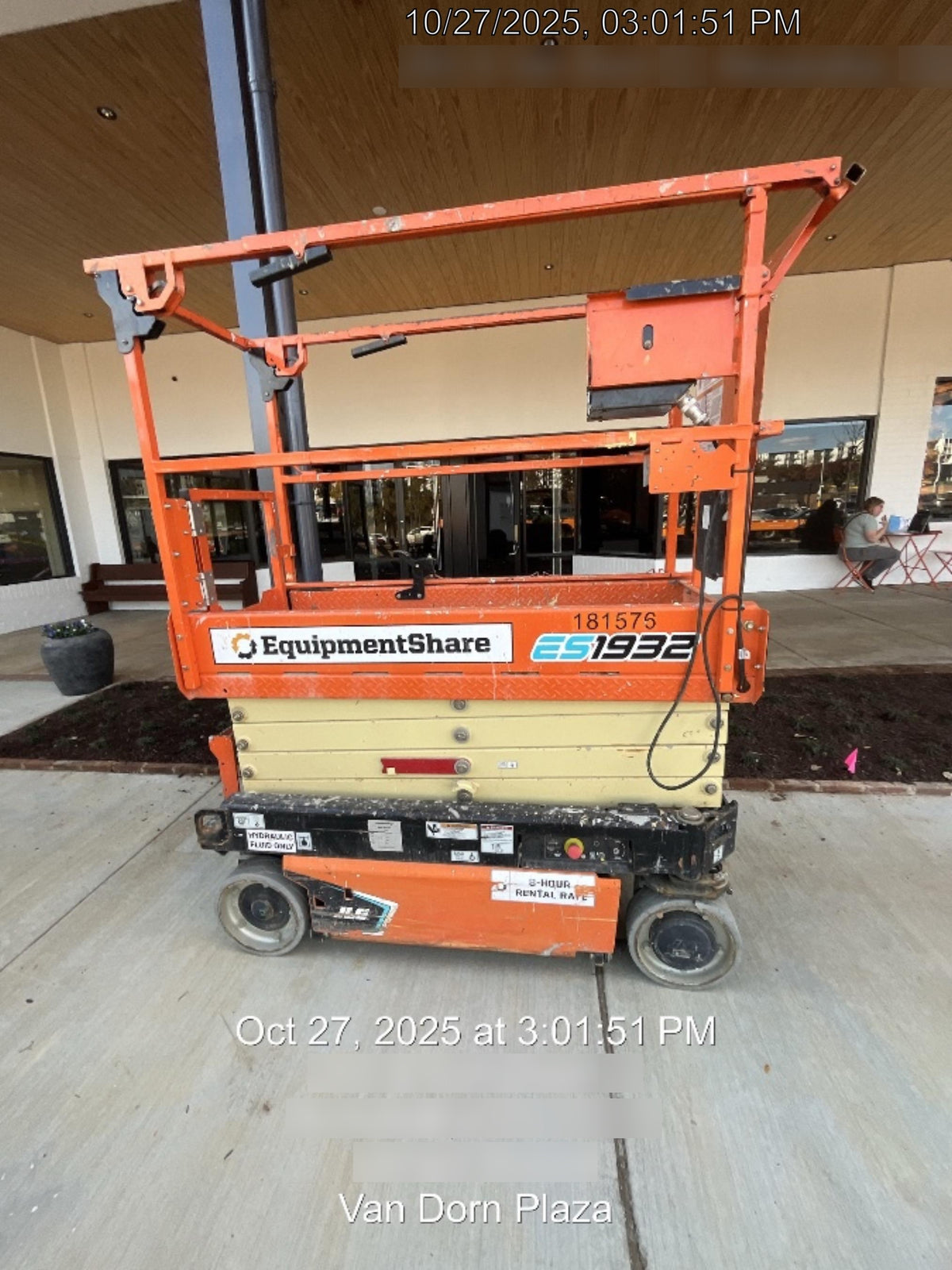 2021 JLG ES1932
