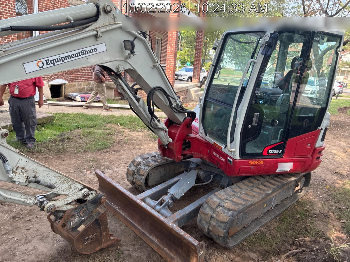 2023 TAKEUCHI TB250-2CR