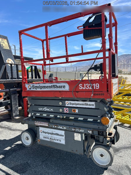 2020 Skyjack SJIII-3219 Solid NM Tires, Half height spring hinged entry gate, Dual Beacons, 800W Inverter