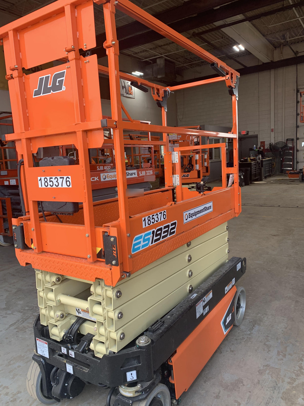 2021 JLG ES1932