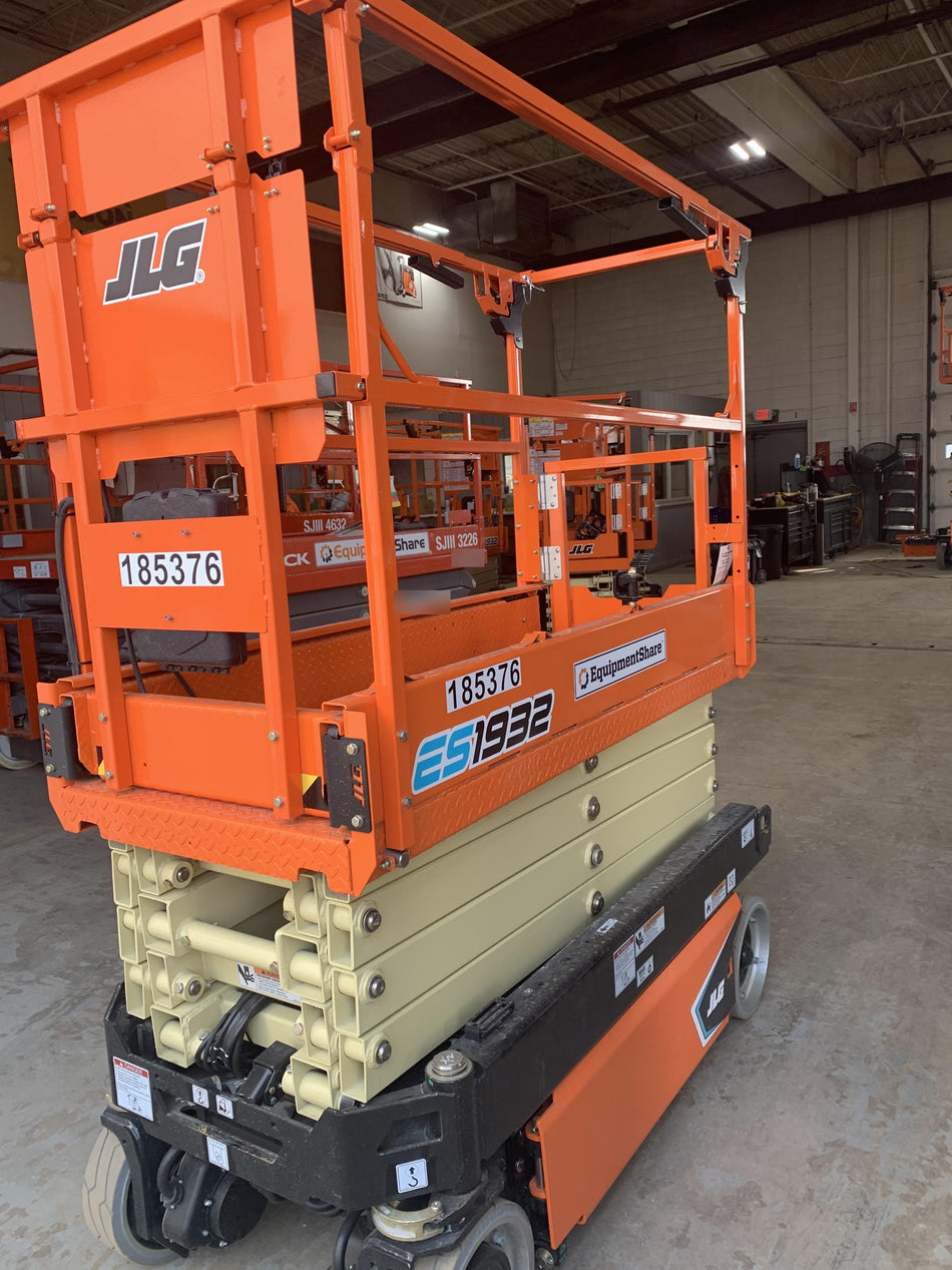 2021 JLG ES1932