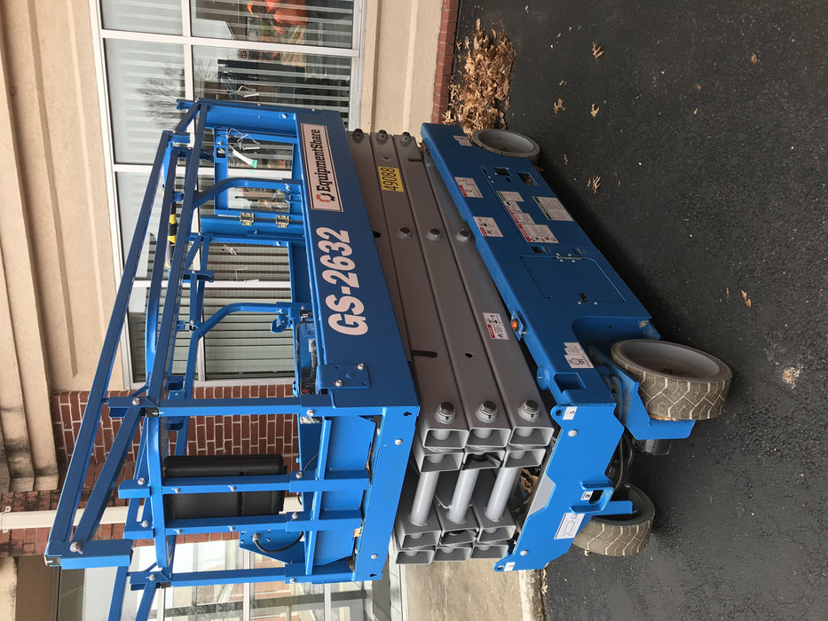 2019 Genie GS-2632 Folding rails with half height swing gate