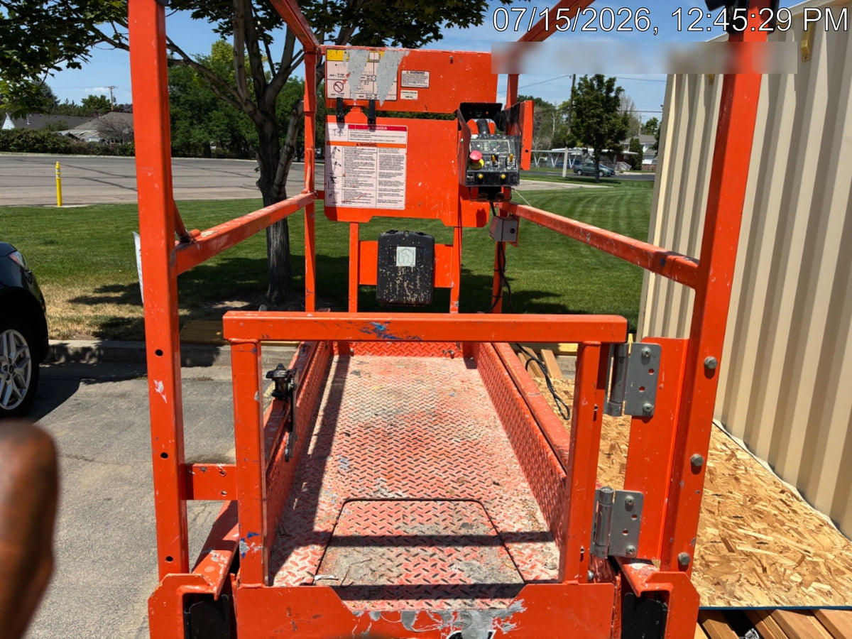 2022 JLG ES1932