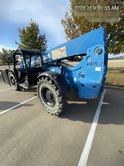 2017 Genie GTH-844 Genie GTH844 Telehandler, 60" Carriage, Solid Tires