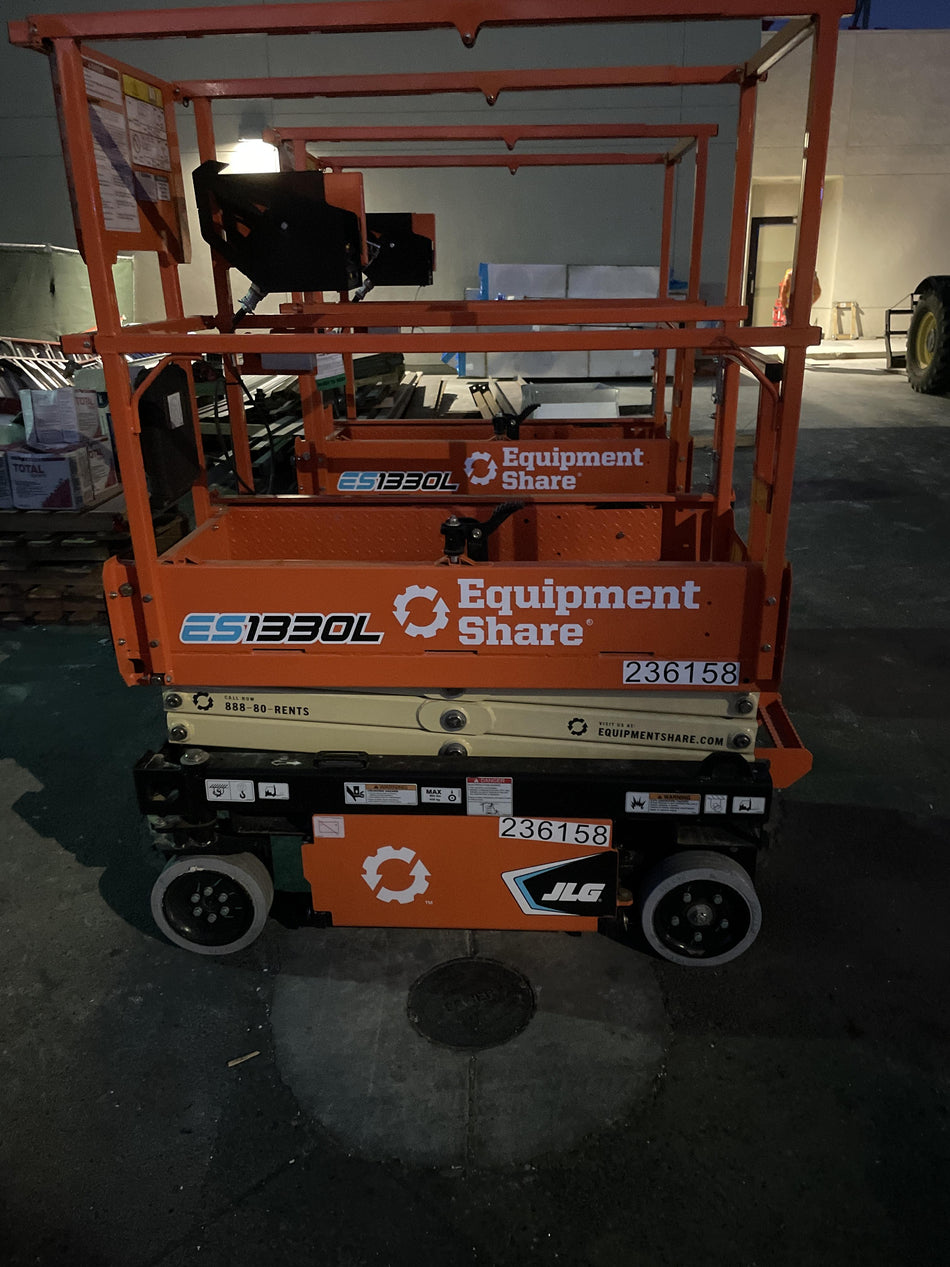 2022 JLG ES1330L