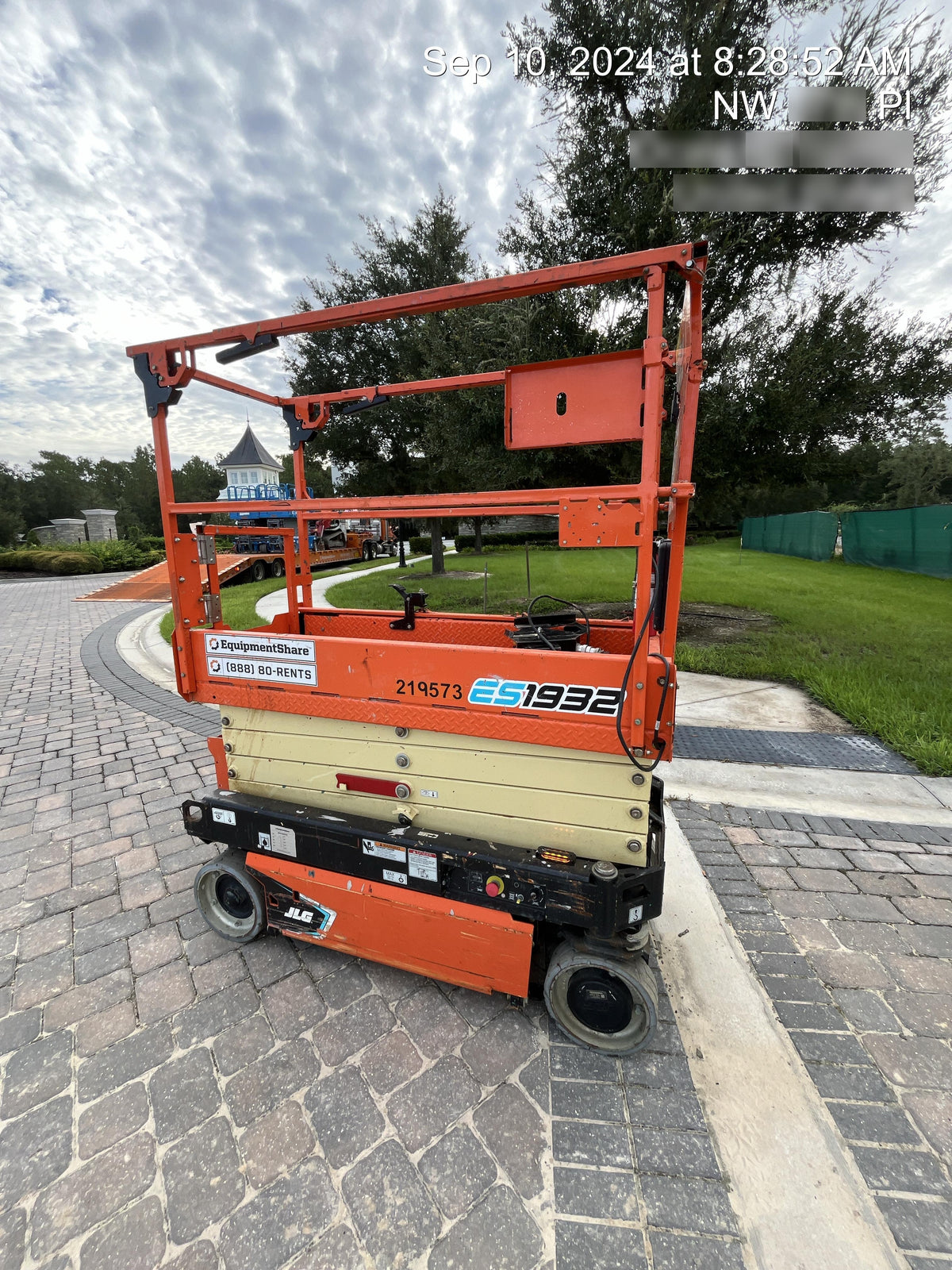 2022 JLG ES1932
