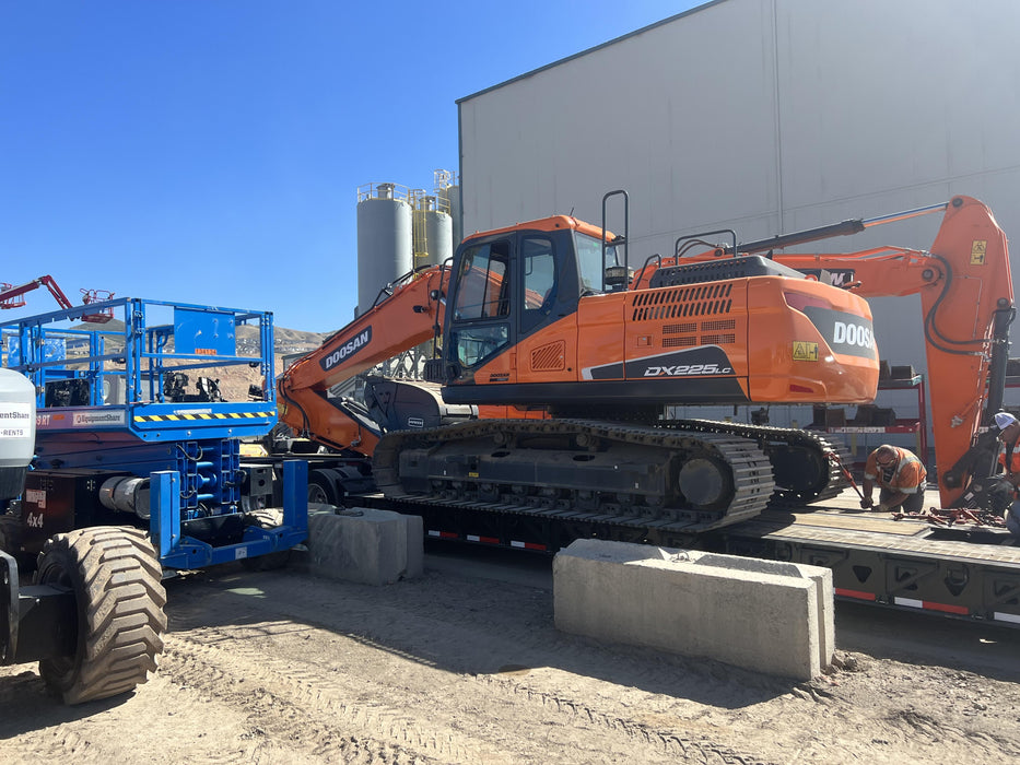 2022 DOOSAN DX225LC-5