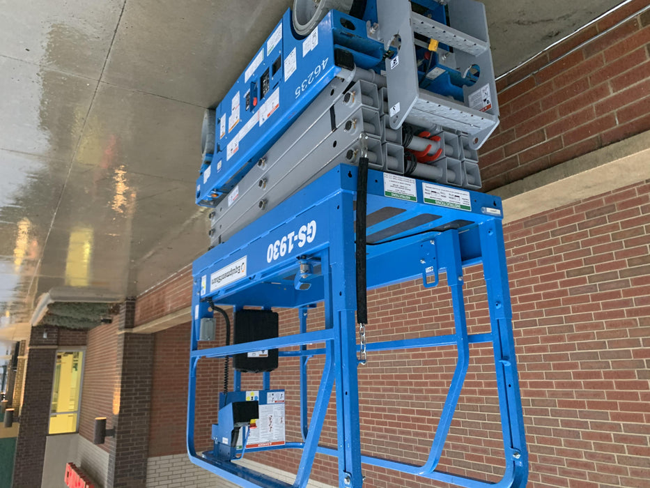 2019 Genie GS-1930 Fixed rails with chain Entry