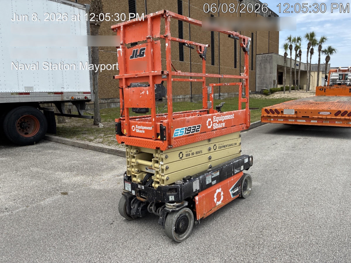 2023 JLG ES1932