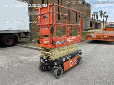 2023 JLG ES1932