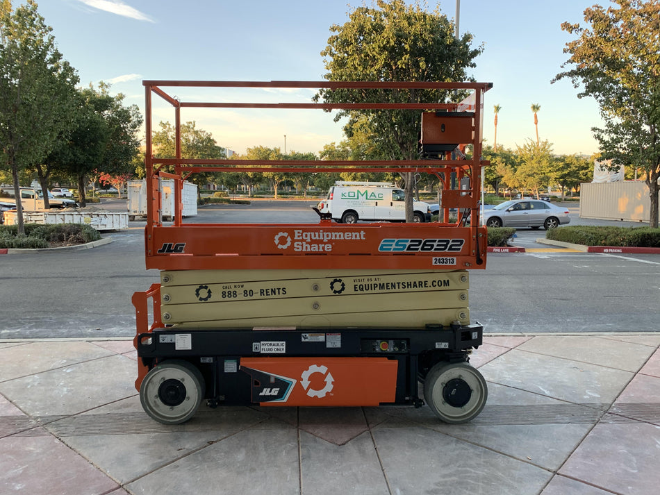 2022 JLG ES2632