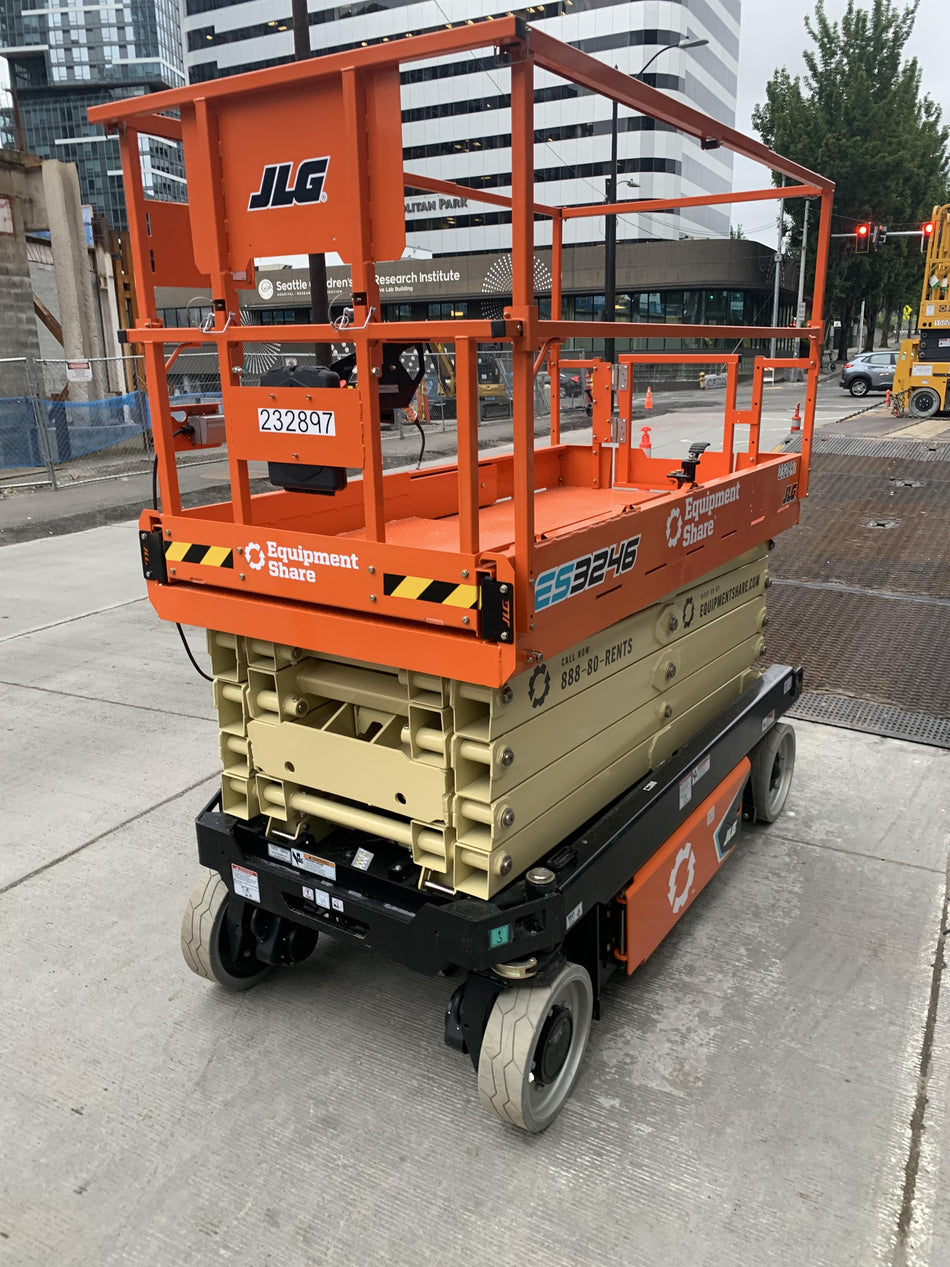 2022 JLG ES3246
