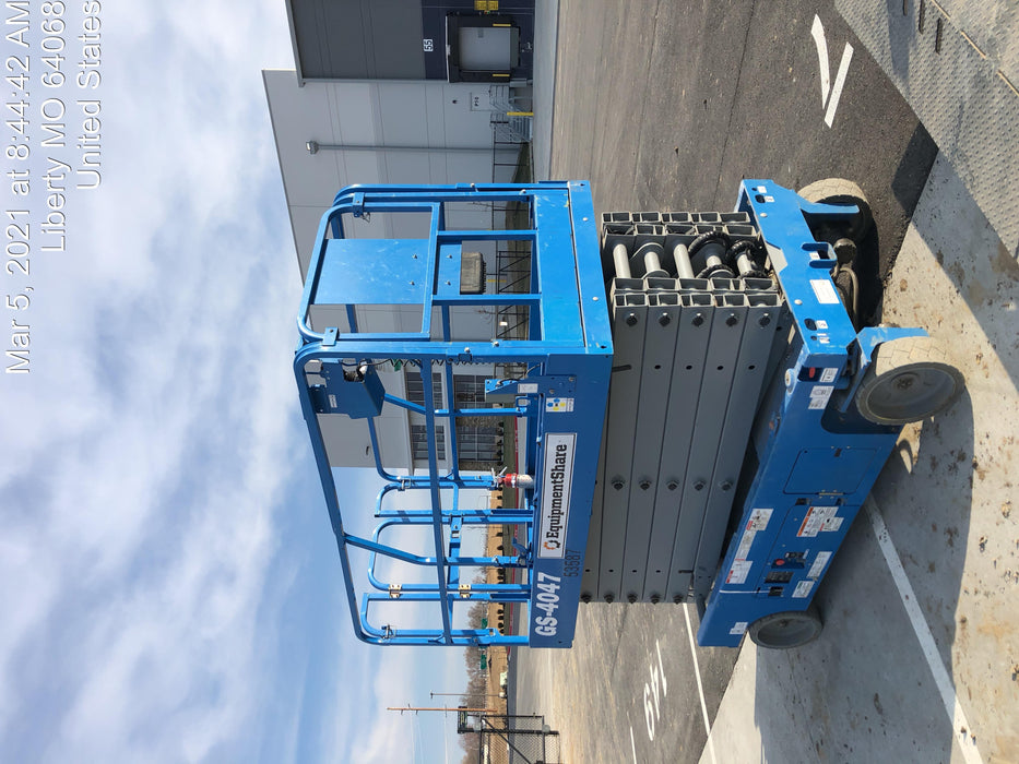 2019 Genie GS-4047 Folding rails with half height swing gate