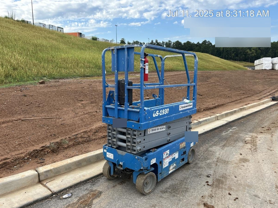 2019 Genie GS-1930 Fixed rails with chain Entry