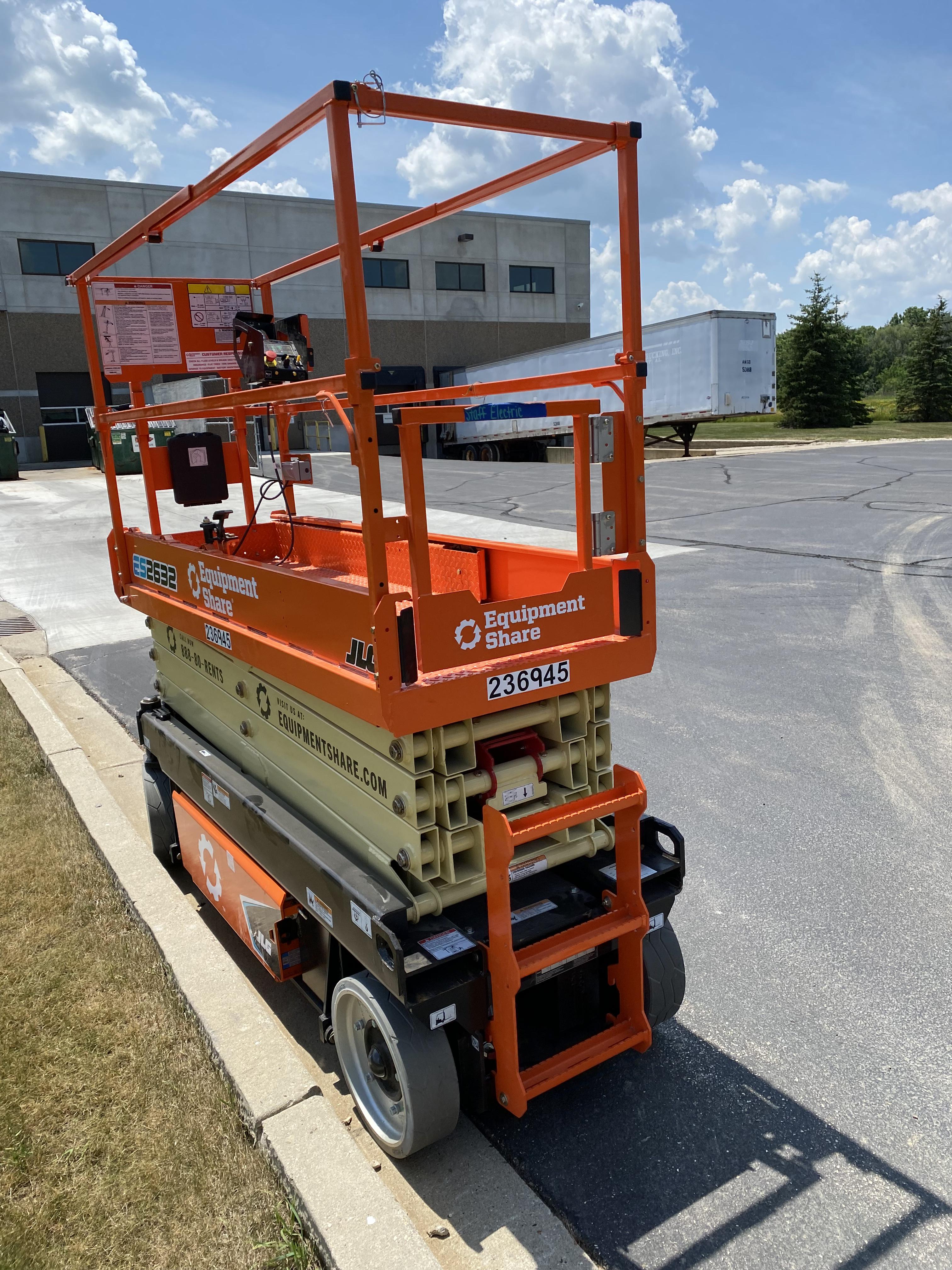 2022 JLG ES2632