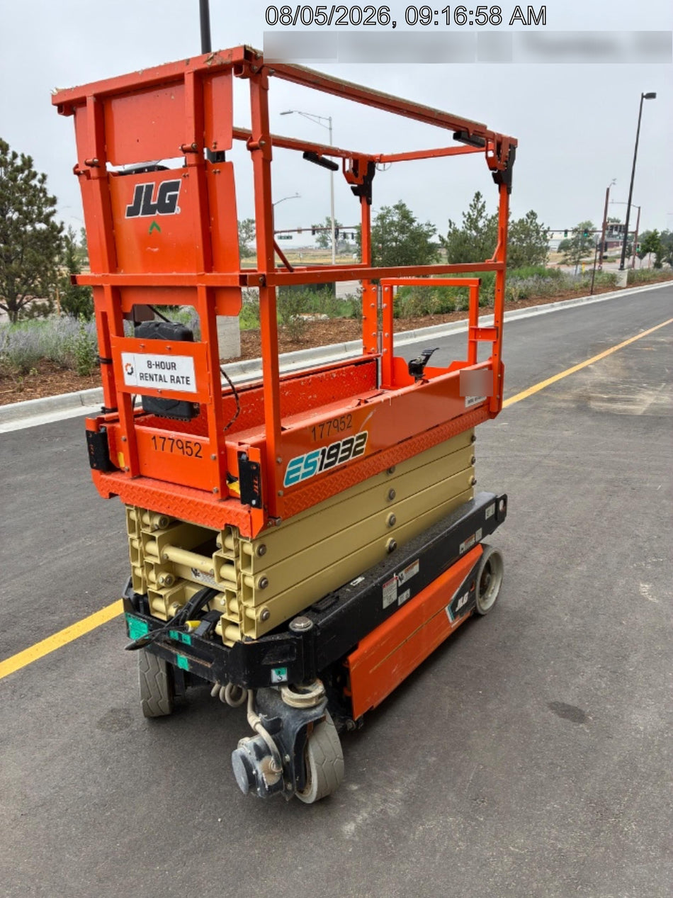 2021 JLG ES1932
