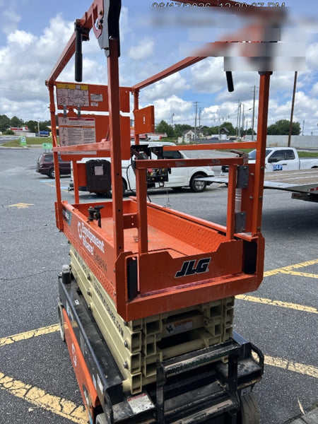 2025 JLG ES1932