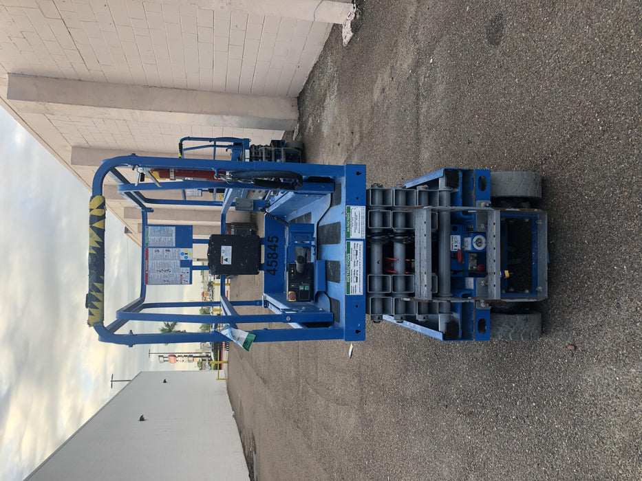 2019 Genie GS-1930 Fixed rails with chain Entry