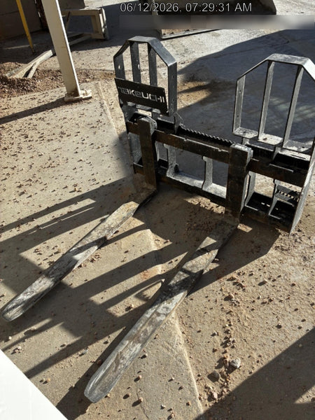 2022 TAKEUCHI 48" Pallet Forks - Takeuchi