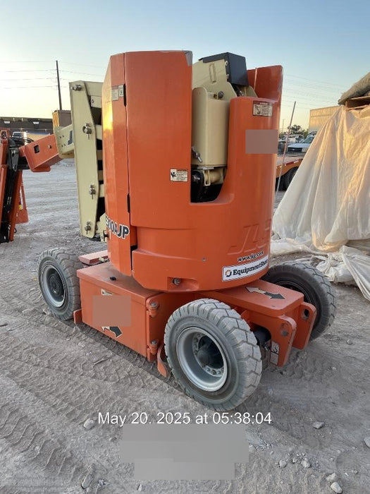2019 JLG E300AJP