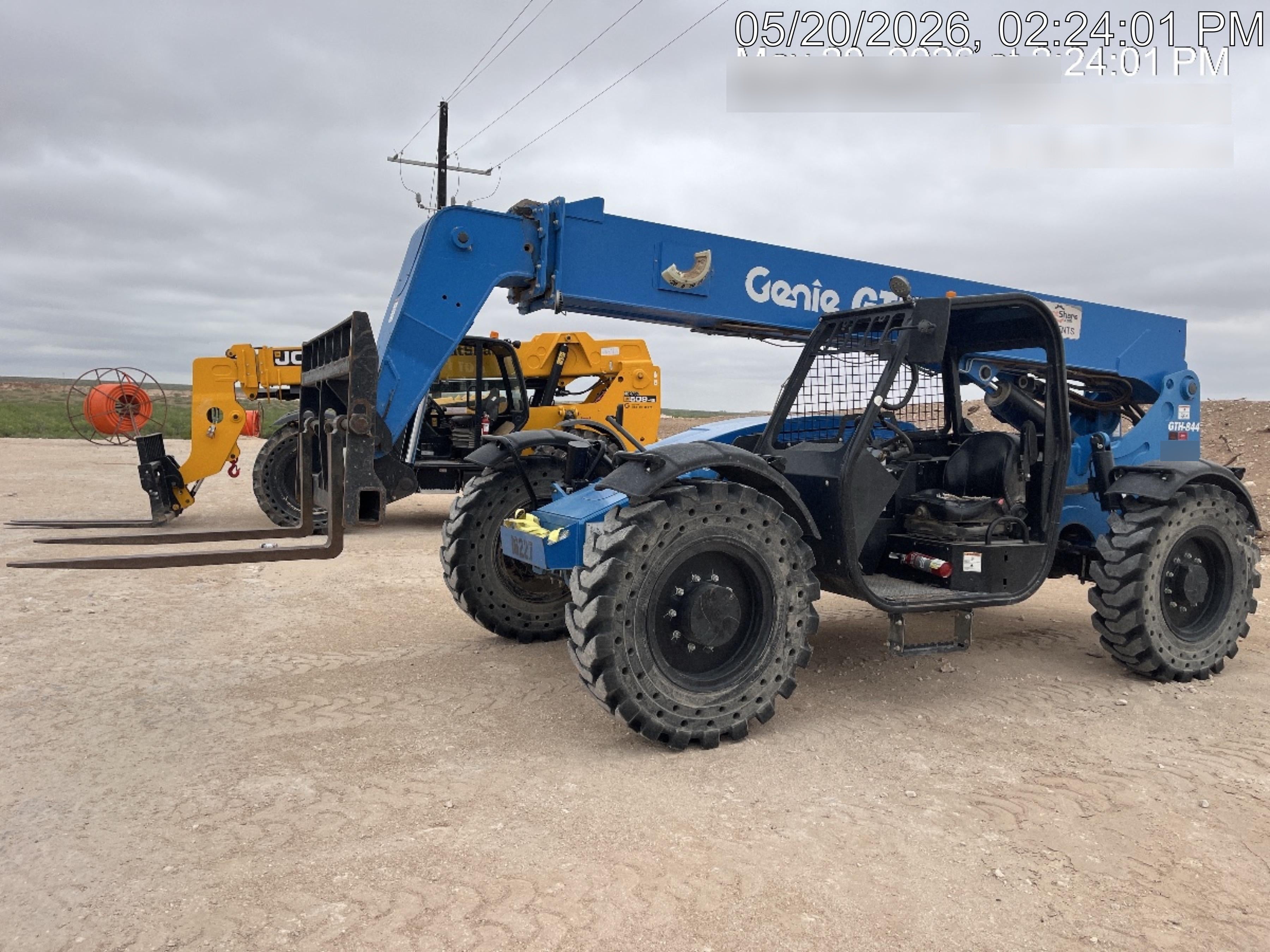 2018 Genie GTH-844 GTH-844 w/Open ROPS, Solid Tires, beacon/work lights, 60" carriage/forks