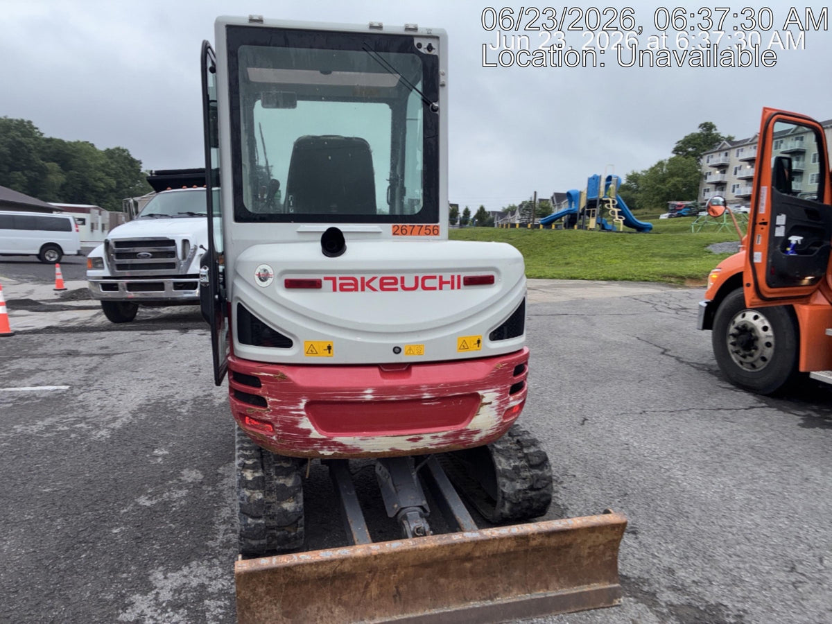 2022 TAKEUCHI TB235-2CR