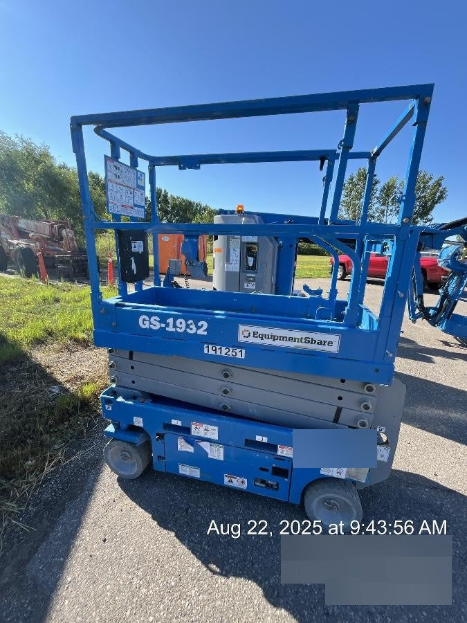 2021 GENIE GS-1932