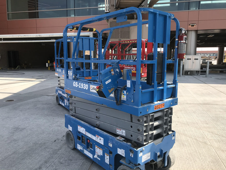 2019 Genie GS-1930 Fixed rails with chain Entry