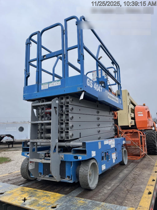 2019 Genie GS-4047 Folding rails with half height swing gate