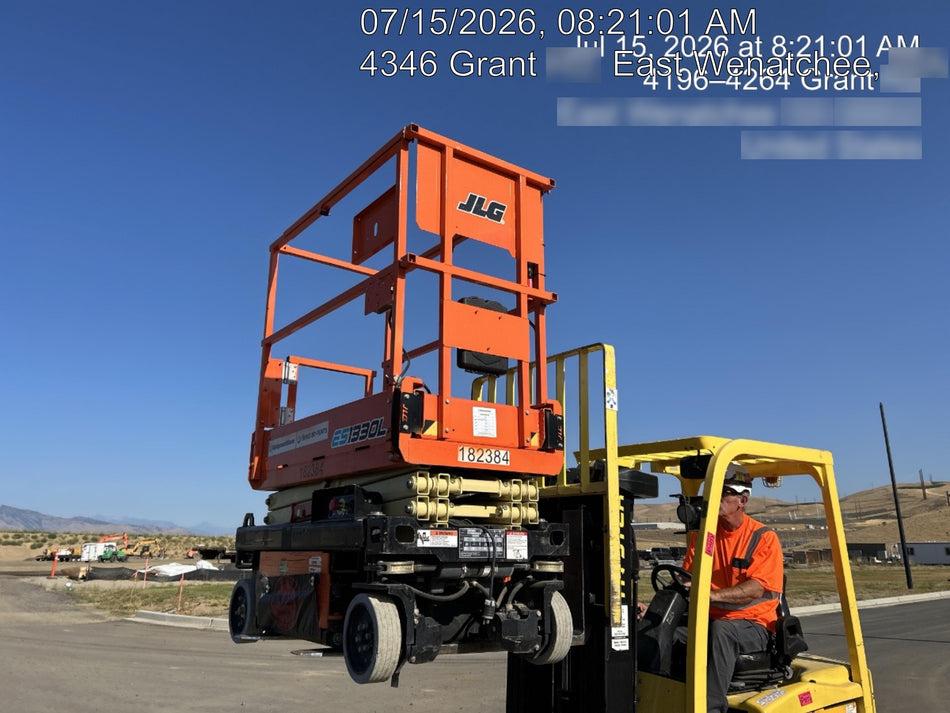 2021 JLG ES1330L
