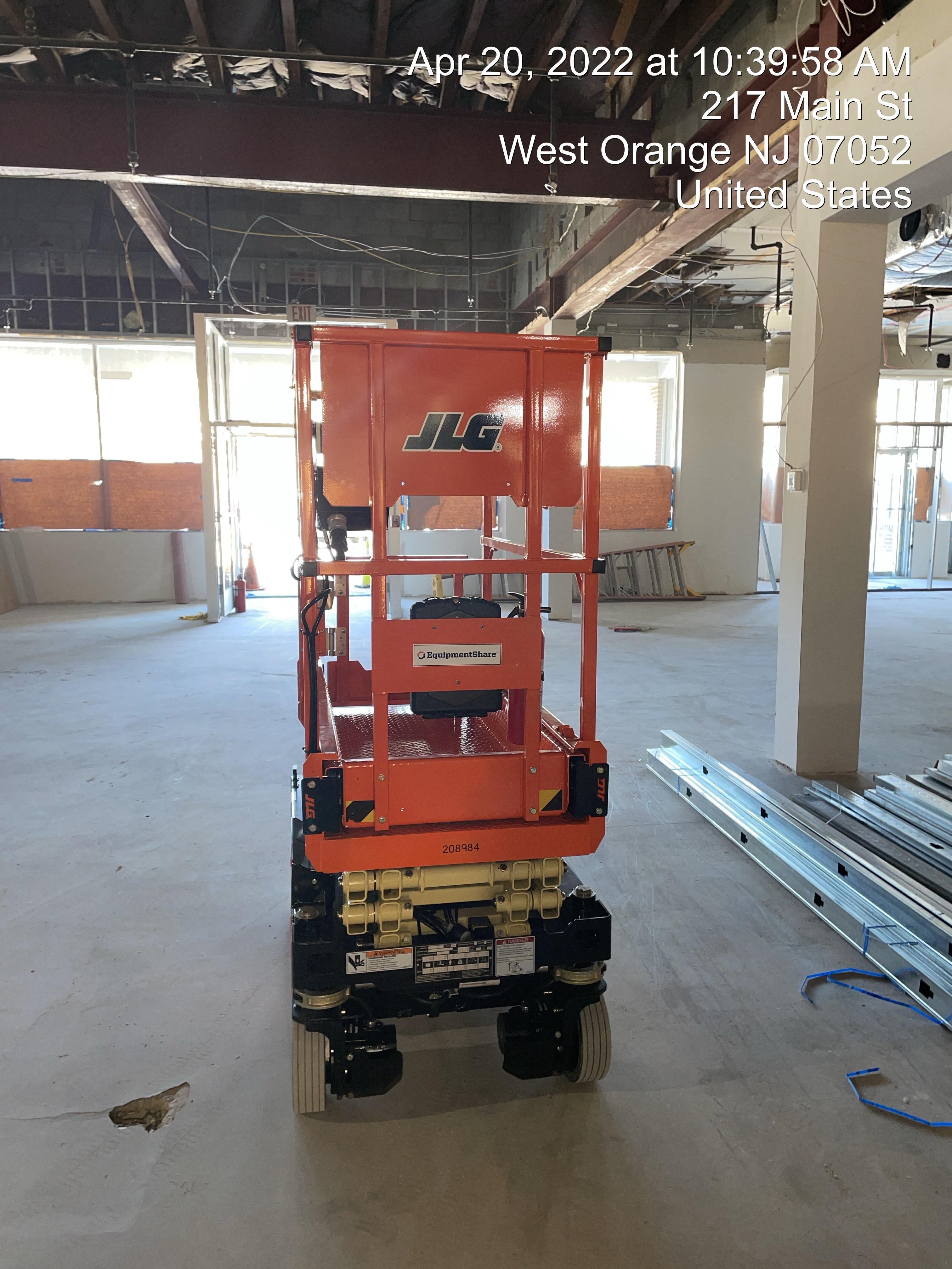 2022 JLG ES1330L