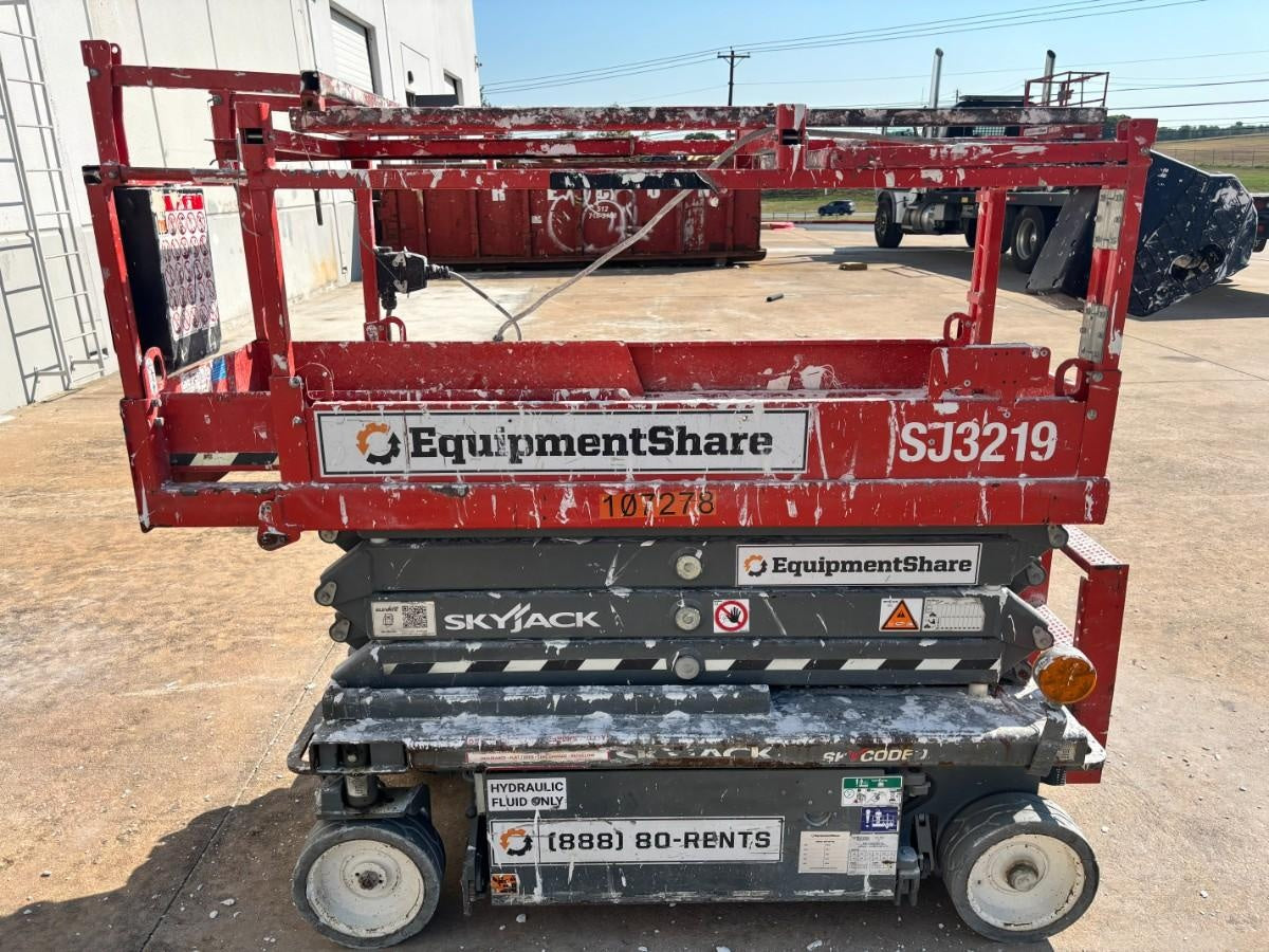 2020 Skyjack SJIII-3219 Solid NM Tires, Half height spring hinged entry gate, Dual Beacons, 800W Inverter