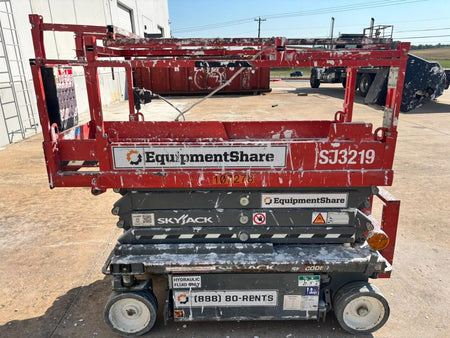 2020 Skyjack SJIII-3219 Solid NM Tires, Half height spring hinged entry gate, Dual Beacons, 800W Inverter