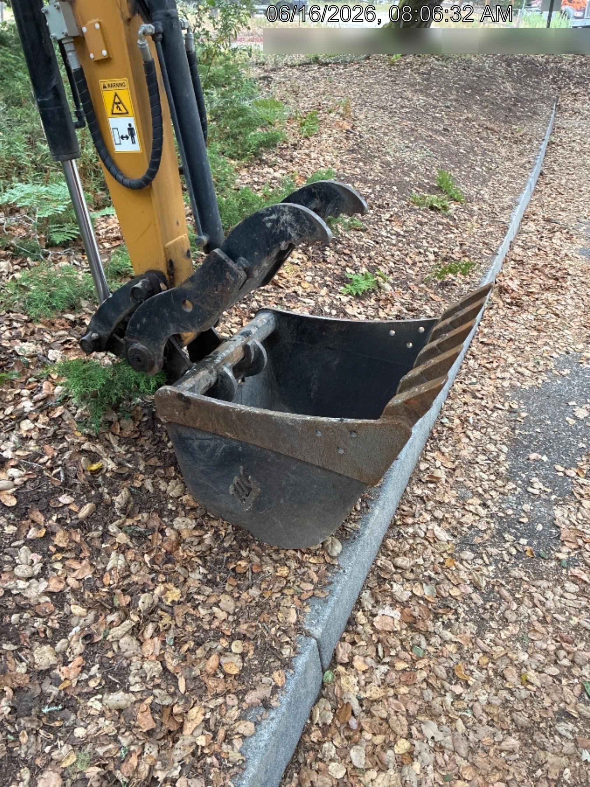 2025 TAKEUCHI 24" Bucket Takeuchi