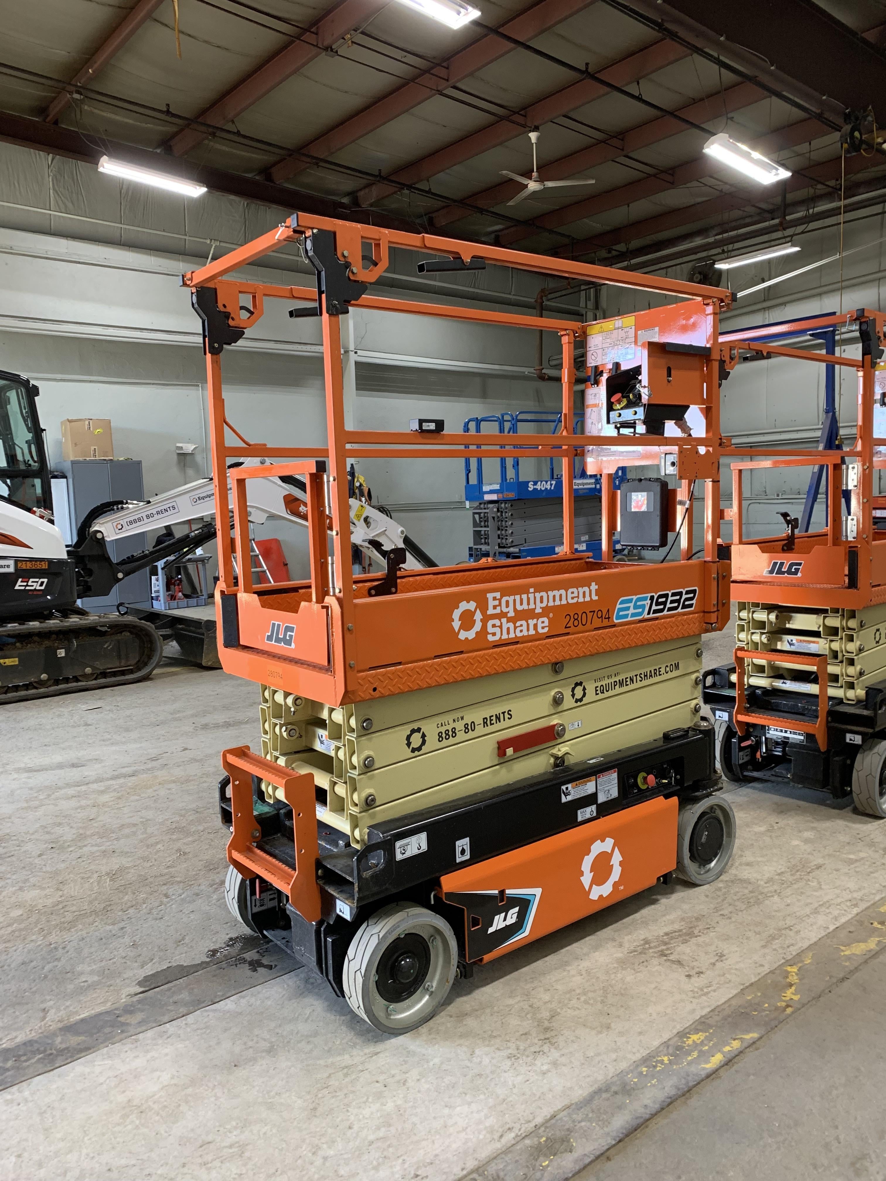 2022 JLG ES1932
