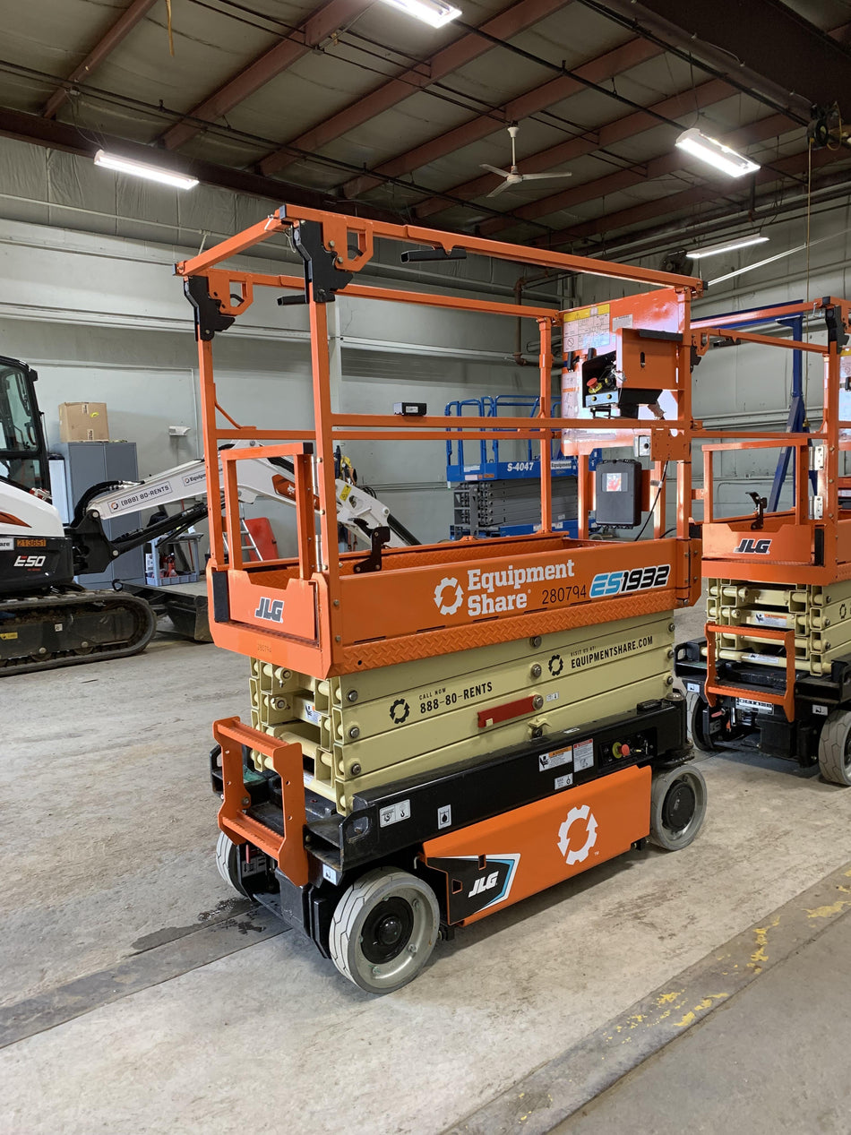 2022 JLG ES1932