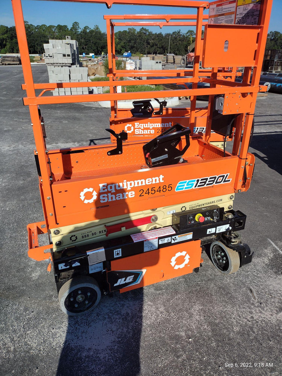 2022 JLG ES1330L