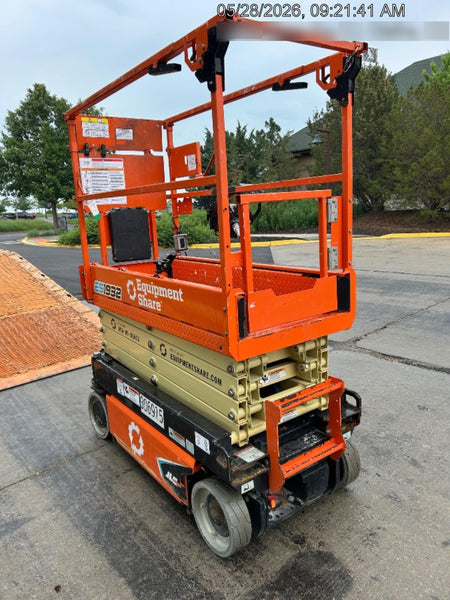 2023 JLG ES1932