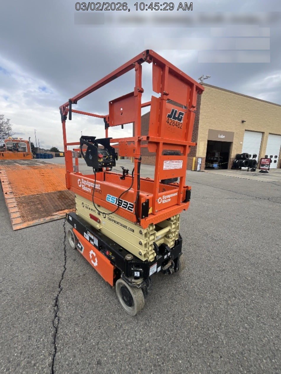 2024 JLG ES1932