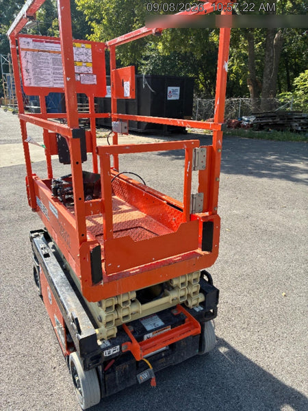 2022 JLG ES1330L